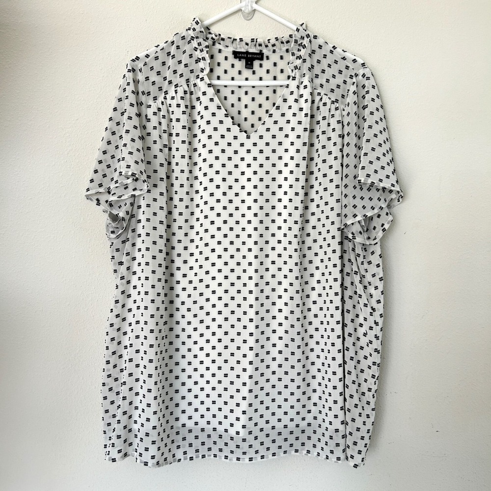 Lane Bryant Top Womens Size 18 White Black Geometric Short Sleeve Ruffle Collar